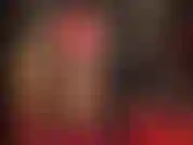 Per i miei amanti del lattice! Provocante e sexy in abito corto, calze di gomma con cuciture e tacchi alti. La padrona lucida quel vestito caldo spalmando lubrificante dappertutto mmmmm.