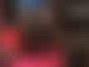 Siedo in faccia con il sedere rivestito in lattice, adoro i tacchi a spillo in metallo e gli stivali.