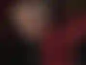 È impossibile resistere a un paio di caldi guanti di pelle rossa.