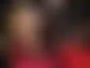 Che indossa collant a righe color carne, adora il culo e indossa delle sexy mules con tacco alto e plateau.