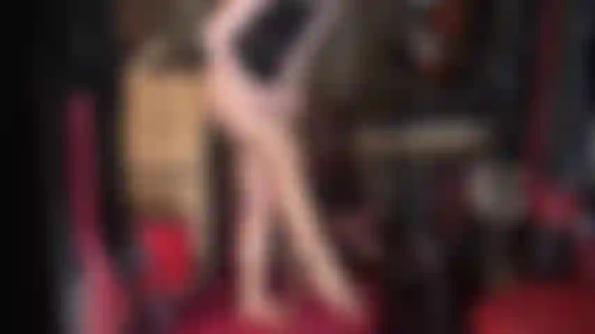 Collant extra lucidi e sexy e calze con parte superiore in pizzo a strati: quando un paio di collant lucidi non basta... E wow queste calze con parte superiore in pizzo bianco!