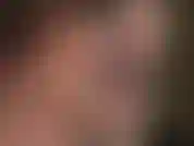 Feticista delle mani con guanti sexy in nylon nero trasparente.