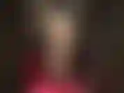 Con tacchi a spillo alti e plateau.