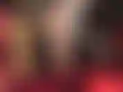 Provocante provocazione in calze con cuciture color carne e giarrettiere su collant di seta. Gli strati sono così allettanti da infilare il tuo pene dolorante in mezzo...