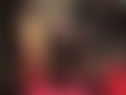 Devi assolutamente vedere questa incredibile sessione di adorazione, gambe in collant con giarrettiera, tacchi alti sexy, provocazioni sensuali, pantaloncini sexy, adorazione del culo, gambe incrociate...