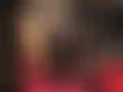 Devi assolutamente vedere questa incredibile sessione di adorazione, gambe in collant con giarrettiera, tacchi alti sexy, provocazioni sensuali, pantaloncini sexy, adorazione del culo, gambe incrociate...