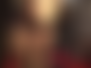 Adoro i collant e la dominazione con lo strapon. Adoro le mie gambe e il mio culo in questi collant scuri e setosi mentre accarezzo il mio grosso cazzo nero.