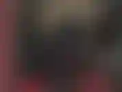 Con guanti in lattice e strapon nero, una padrona completamente vestita di gomma nera che mi stuzzica con i suoi guanti e il suo grosso cazzo.