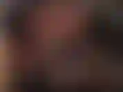 Indosso uno strap-on ricoperto di nylon e adoro il culo con pantaloni e guanti di raso, collant e stivali alti e lucidi.