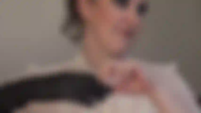 Come una seconda pelle - feticismo per i guanti di pelle. Questi sono i bellissimi guanti di pelle attillati e sfoderati di mistress vivian, in bianco e nero. Adoro le sue mani in questi meravigliosi guanti.