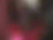 Leggings effetto bagnato e un enorme cazzo bianco: il grande strapon della mia padrona penzola proprio davanti al tuo viso mentre ti stuzzica con il suo fantastico culo in pantaloni attillati.