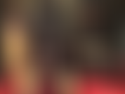 Quindi hai bisogno di un cazzo enorme, hai detto?! Prima del tuo pegging, sbava sui 30 cm della tua padrona mentre implori di baciarmi il culo in questi leggings neri attillati, strofinandoti sui miei stivali di pelle.