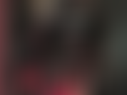 Feticista del pvc. Mistress vestita in vinile lucido. Adora il mio culo e le mie gambe in questi pantaloni attillati e lucidi e stivali alti. I miei guanti sono perfetti anche per stuzzicare il tuo cazzo da schiavo.