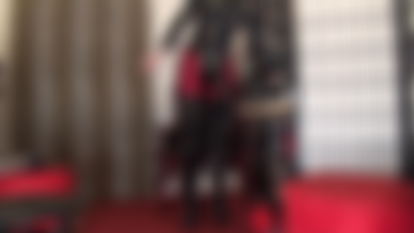 Un enorme e grosso cazzo nero - questo strap-on non è per i sottomessi deboli di cuore. Questo enorme cazzo nero è per le vere puttane del cazzo, le regine delle dimensioni, quelle che sbavano al pensiero di farsi squarciare il buco del culo da questo cazzo gigante.