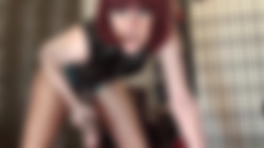 Pegging violento con enormi dildo: sopporta un pegging violento con 2 dei più grandi strap-on della padrona vivian.