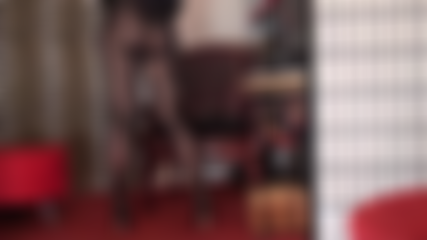 Collant neri lucidi come l'olio: sono neri, sono trasparenti e sono così sexy e lucenti. Il tuo cazzo inizierà a gocciolare immediatamente.