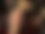 Annusa tutto... Stivali di pelle della padrona, piedi in collant e piedi nudi: abbandonati al tuo feticismo per i piedi con le calze di nylon strappate per arrivare ai miei piedi nudi, con le unghie dei piedi dipinte di rosso, uno spettacolo raro.