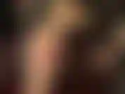 Annusa tutto... Stivali di pelle della padrona, piedi in collant e piedi nudi: abbandonati al tuo feticismo per i piedi con le calze di nylon strappate per arrivare ai miei piedi nudi, con le unghie dei piedi dipinte di rosso, uno spettacolo raro.