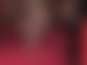 Annuso i miei meravigliosi piedi in collant neri trasparenti mentre muovo le mie graziose dita.