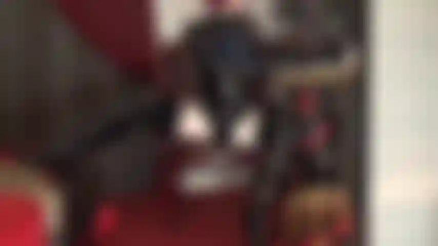 Queste curve fetish ti rendono debole e eccitato - la padrona ti rende così debole per le sue curve in collant bianchi lucidi in spandex leohex e body in pvc lucido con stivali lunghi. La padrona avvolge i suoi guanti di pelle intorno al tuo cazzo pulsante. Deve essere munto fino a prosciugarlo.