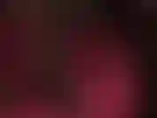 Feticista dei piedi con mules di pelle e collant opachi marroni: questi collant sono così sexy, di un marrone scuro intenso, abbinati a tacchi a punta aperta.