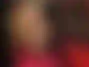 Lenta e sensuale, con i piedi e le gambe stuzzicate da collant color carne.