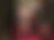 Indosso lingerie sexy e trasparente, collant e calze a strati con giarrettiere.