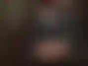 Con dei guanti in lattice nero lucido e sexy che ti stuzzicano: daresti qualsiasi cosa per sentire questi guanti di gomma scivolosi su tutto il tuo corpo...