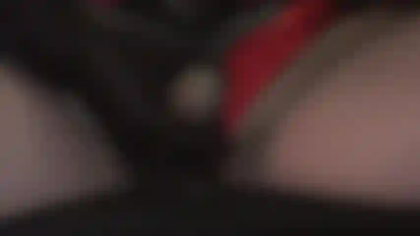 Cazzi in faccia - perché sei una troia sporca e assetata di cazzi che non ne ha mai abbastanza, la padrona ti masturba più cazzi proprio in faccia.