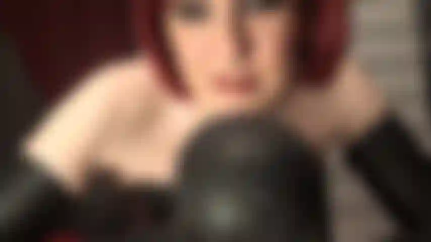 La padrona ha i tuoi buchi affamati di un enorme cazzo nero: una volta che lo avrai lubrificato con la tua bella bocca, la tua dea di pelle te lo darà per intero nel tuo culo da puttana.