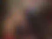 Accarezza la tua amante con un top sexy a catena, pantaloncini attillati e stivali alti e lucidi.