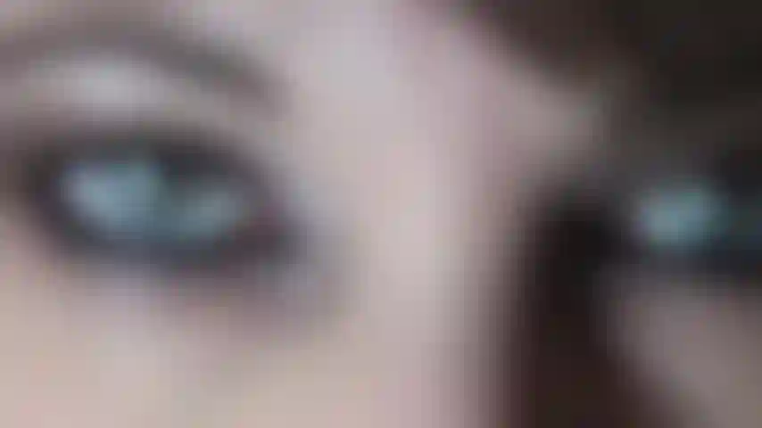 Bevo il mio sputo e annuso il mio culo.