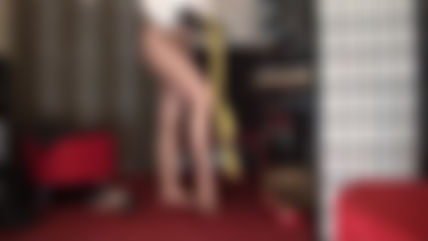 La mia mistress è ben dotata e ha fino a quattro grossi cazzi neri in calze di nylon gialle, mentre il tuo piccolo clitoride è ipereccitato. Dominatrice con strapon, feticista di collant e sph.