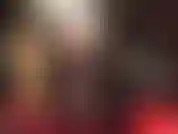 Sii un bravo ragazzo e fatti una sega per le mie fantastiche gambe incrociate con giarrettiere e calze sopra i collant. Fatti coraggio per ammirare le mie gambe e il mio culo.