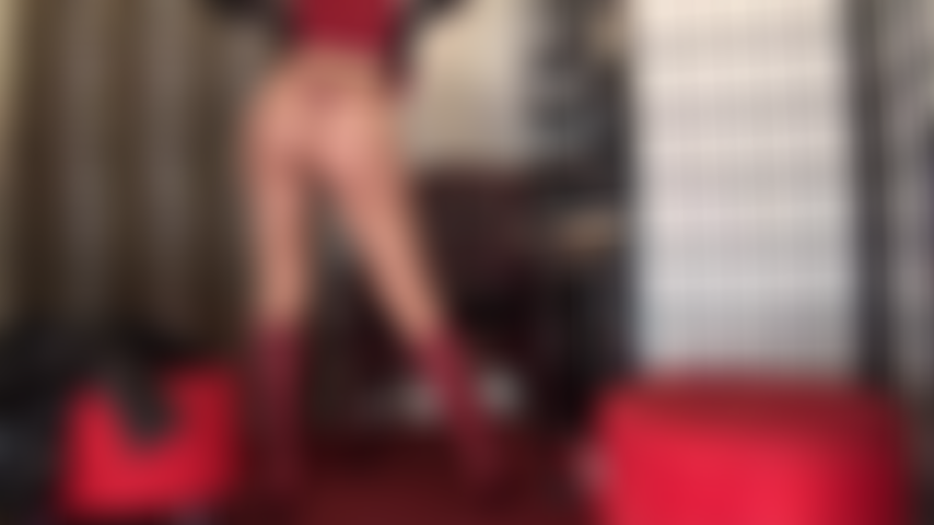 Adoro il mio perfetto sedere rotondo in collant color sabbia e nudo in perizoma rosso. Include un primo piano estremo delle mie curve in intimo succinto: uno spettacolo che ti farà venire l'acquolina in bocca.