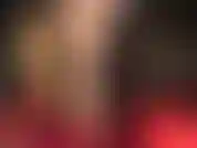 La padrona usa il tuo feticismo per i collant extra lucidi per farti indurire e gocciolare di liquido preseminale, così può usare quel succo su tutto il tuo cazzo e sul tuo culo.