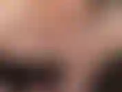 La padrona ti masturba il suo grosso e saporito cazzo direttamente in bocca, svuotandoti le palle in gola con una rapida sega.