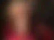 Strati di nylon lucido color carne, adorazione del culo, feticismo dei piedi: la tua dea aggiunge un altro strato di nylon lucido con queste bellissime calze color marrone chiaro.