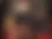 Adoro le mie curve sensuali in calze di gomma lucide e aderenti con cuciture a v. Questa è una gonna sexy in lattice lucido, abbinata a calze di nylon vintage e reggicalze.