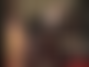 Che adora i collant sensuali e scintillanti con motivo a giarrettiera, fino a un bel pegging duro con un enorme strapon nero.