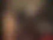 Che adora i collant sensuali e scintillanti con motivo a giarrettiera, fino a un bel pegging duro con un enorme strapon nero.