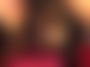 Un enorme cazzo nero è ciò con cui la padrona ti ordina di essere scopata. Adori il mio culo perfetto in collant luccicanti, leccati la strada su questi stivali neri alti e sexy fetish per ricevere il mio grosso cazzo nero.