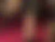 Questo è il tuo posto: adora i miei piedi, stuzzicata dal mio dondolare e dal gioco delle scarpe, con la frusta in mano.