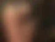 Che accarezza il mio grosso cazzo bianco da dietro, adorando il mio culo e il mio cazzo allo stesso tempo.