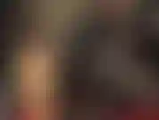 Se ti piacciono gli abiti fetish particolarmente lucidi, allora questo è per te: la tua padrona in una tuta attillata in pvc nero lucido.