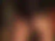 La signora vivian ha un aspetto impeccabile come un agente penitenziario con berretto di pelle e occhiali da sole, che ti infligge la punizione che meriti. Dominazione con strapon.