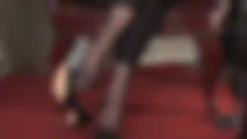 5- Collant con punta a guanto e gioco di scarpe: come un guanto, il nylon avvolge perfettamente ogni grazioso ditino. Questo speciale paio di collant ti farà battere forte il cuore mentre spunta dalle décolleté in pelle della padrona.