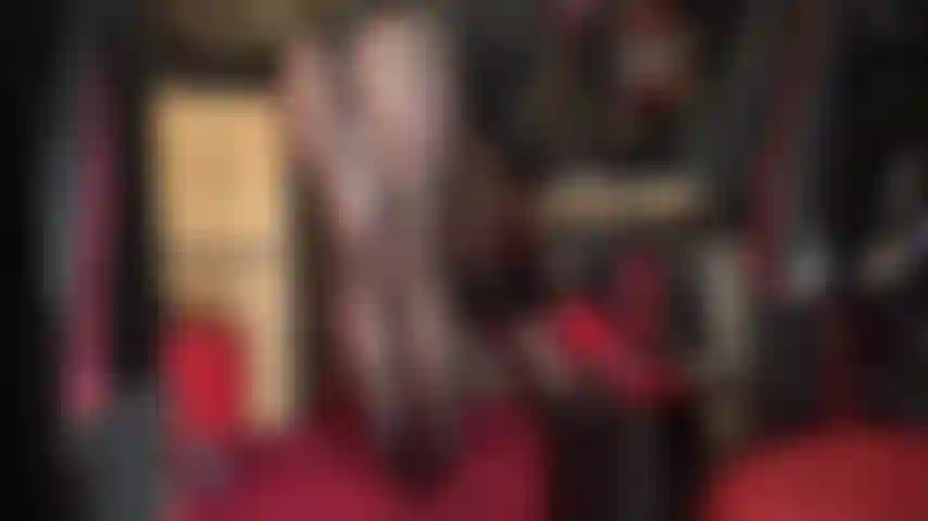 Il cazzo e il culo sono la tua più grande debolezza: infila il naso nel mio culo e annusa profondamente mentre succhi il mio grosso cazzo.