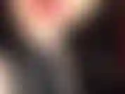 Provocante con la scollatura in lattice: la padrona provoca e tenta con la sua scollatura sexy, abbassando la cerniera del suo aderente completo in lattice nero lucido.