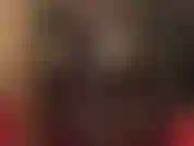 Collant neri e perizoma rosso: uno dei miei preferiti. Adoro il mio fantastico sedere rotondo, le gambe lunghe e i piedi dentro e fuori dai tacchi.